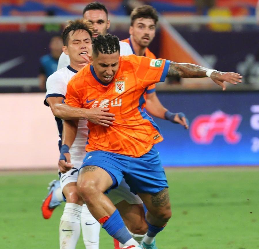 力来完成新, 山队第一外