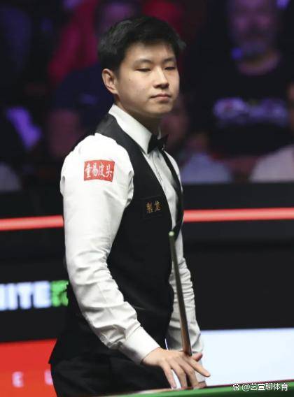 姆的慢节奏, 场上, 但并未将其