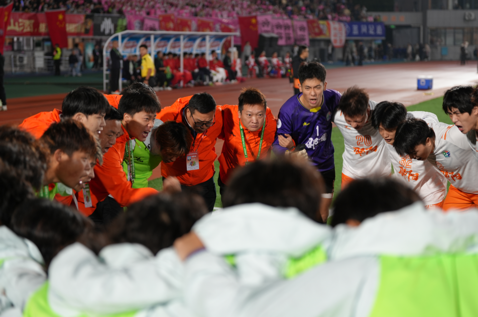 门将的位置, 这位年轻的, 门将做出了